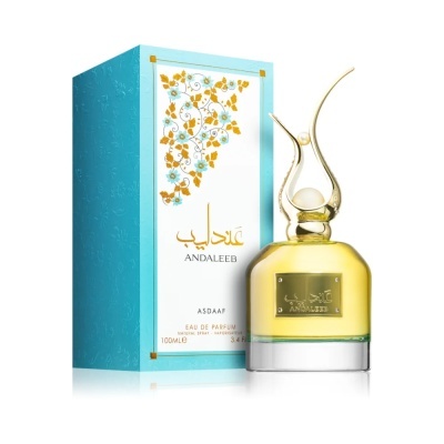 Frasco de perfume amarelo com tampa dourada e caixa azul decorada