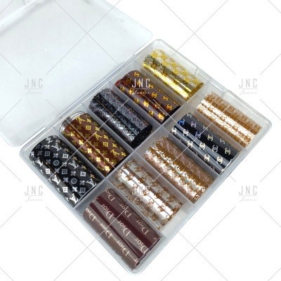 Caixa com 15 rolos de película para unhas com várias cores e padrões