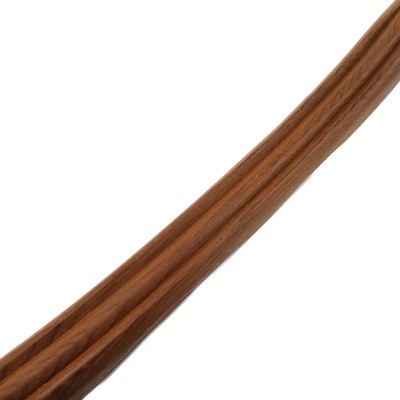 objeto de madeira castanho com veios longitudinais e superfície lisa