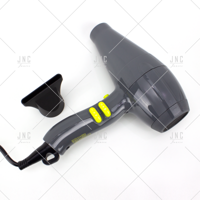 Secador de cabelo cinza escuro com botões amarelos e bocal preto