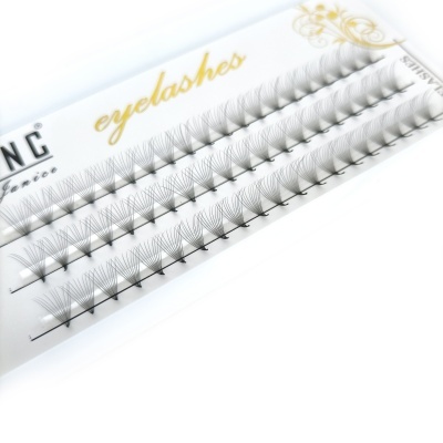 Conjunto de pestanas postiços individuais em embalagem branca com texto dourado