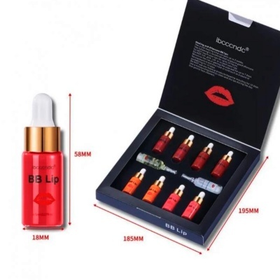 Conjunto de vernizes para lábios em caixa preta aberta com oito frascos coloridos