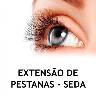 Olho com extensões de pestanas em seda e texto promocional