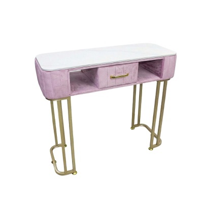 Mesa de centro rosa com tampo branco e pernas douradas