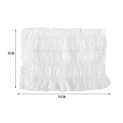 Faixa elástica branca franzida sobre fundo branco com medidas.