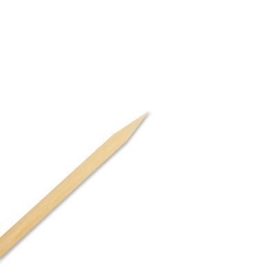Ponta de palito de madeira clara com fundo branco