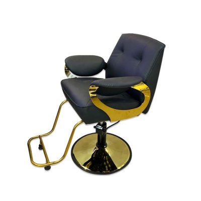Cadeira de salão estofada preta com detalhes dourados e base circular