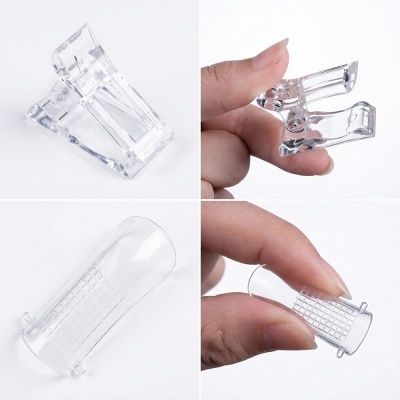 Acessórios transparentes para unhas com padrão quadriculado