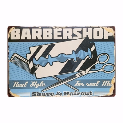 Placa decorativa retro de barbearia com lâmina, tesoura e pente cruzados