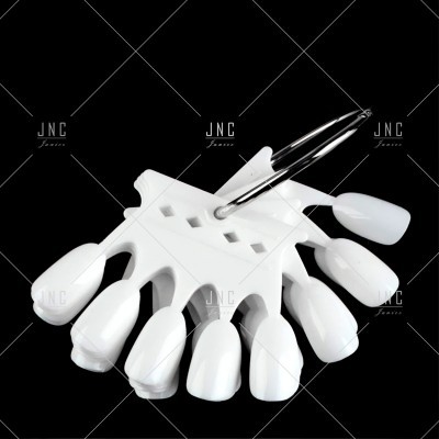 Paleta de amostras de unhas falsas brancas para escolha de cor