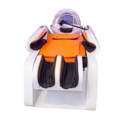 Cadeira de salão de beleza branca com capuz transparente e estofos laranja e preto