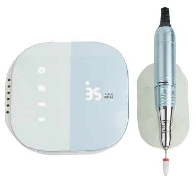 Dispositivo elétrico para cuidados pessoais com visor digital a mostrar 35 KADOQ RPM e caneta metálica azul