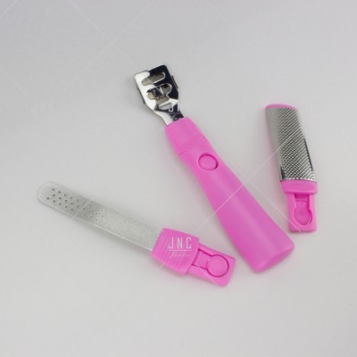 Conjunto de cuidados para pés com cabo rosa e lâminas metálicas