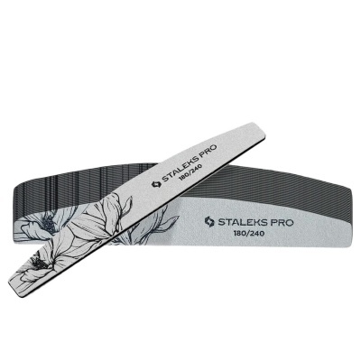 Duas lixas de unhas Staleks Pro 180/240, uma retangular com padrão de folhas e outra curva cinza e preta.