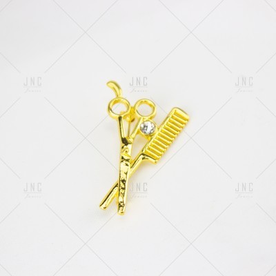Broche dourado em forma de tesoura e pente com strass