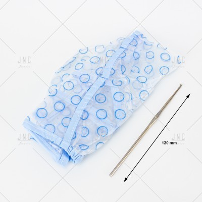 touca de plástico com círculos azuis e bastão metálico de 120 mm