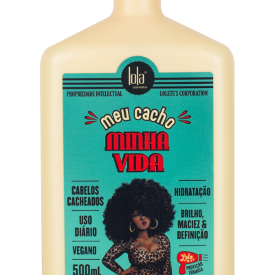 Frasco de shampoo hidratante para cabelos cacheados com rótulo azul e ilustração de mulher de cabelo afro