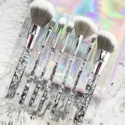 Conjunto de pincéis de maquilhagem com cabos transparentes e purpurina prateada
