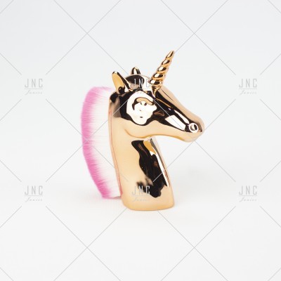 Escova de maquilhagem com punho dourado em forma de cabeça de unicórnio e cerdas rosa