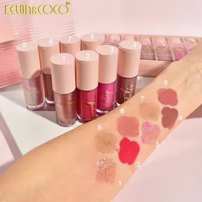 Oito glosses labiais KEVIN&COCO com cores variadas aplicadas num braço numerado.