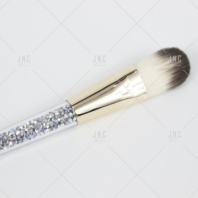 Pincel de maquilhagem com cabo transparente e purpurina prateada