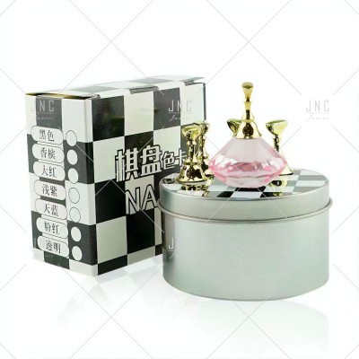 Caixa metálica com tampa de padrão xadrez e embalagem quadrada com texto em chinês