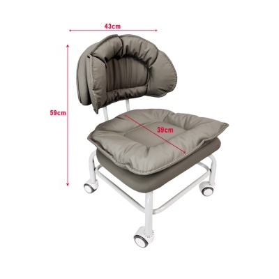 Cadeira de rodas pequena cinzenta com almofadas e estrutura branca