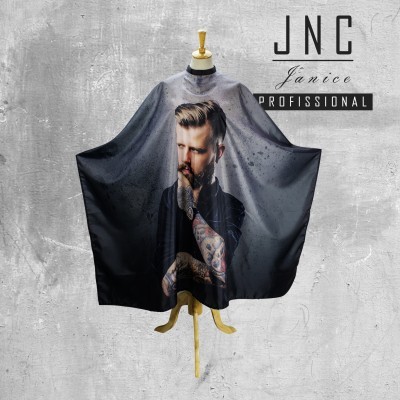 Capa preta para corte de cabelo com imagem de homem barbudo e tatuado