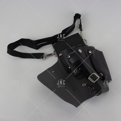 Estojo preto para lâminas com alça ajustável e detalhes metálicos