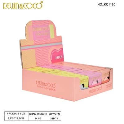 Expositor rosa KEVIN&COCO com iluminadores MASHED POTATO HIGHLIGHTS em caixas coloridas