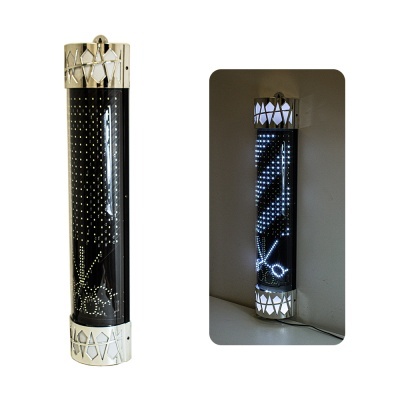 Candeeiro de parede cylindrical preto com padrão de furos e detalhes brancos com assinatura Vico.