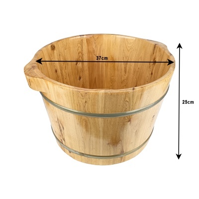 Balde de madeira com argolas metálicas e medidas indicadas