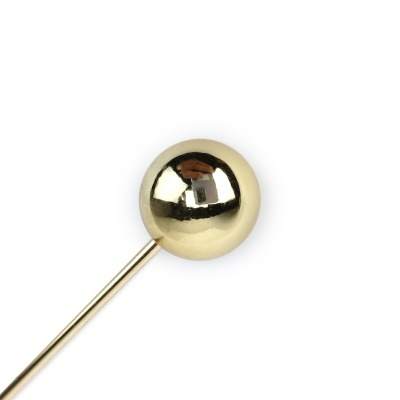 Alfinete de metal dourado com cabeça esférica