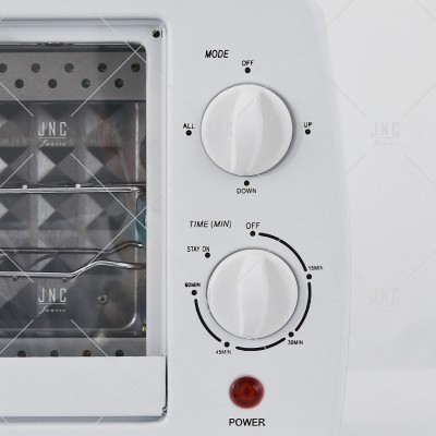 Frente de forno elétrico branco com botões de controlo e indicador de potência