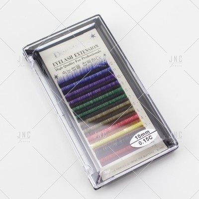 Conjunto de extensões de pestanas coloridas embaladas em plástico transparente