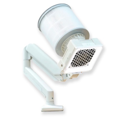 Lâmpada branca com armadura articulada e grelha hexagonal em fundo branco