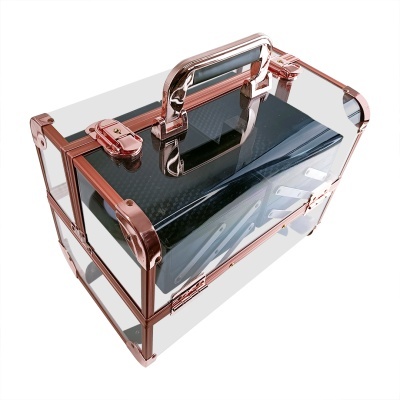 Mala transparente com cantos e fechos cor de cobre e tampa preta brilhante