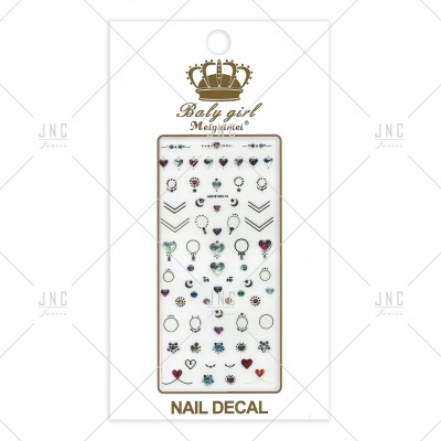 Autocolantes para unhas com desenhos variados em embalagem branca e dourada