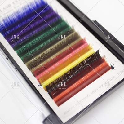 Caixa de pestanas coloridas organizadas em fileiras