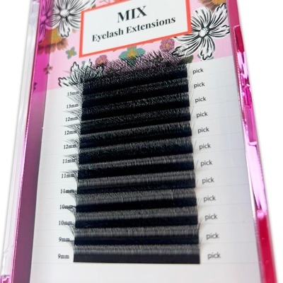 Extensões de pestanas MIX em vários tamanhos com fundo branco em caixa rosa floral