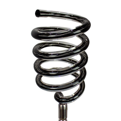 Mola helicoidal metálica preta brilhante em fundo branco