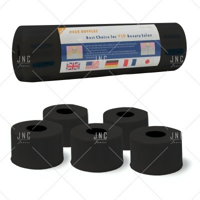 Cinco almofadas pretas para pescoço com embalagem preta e rótulo colorido