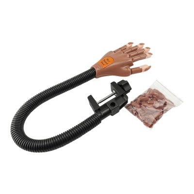 Mão prática para treino de unhas com suporte flexível e unhas postiças em saco plástico.