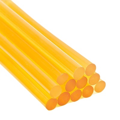 Bastões cilíndricos amarelos translúcidos em formato triangular