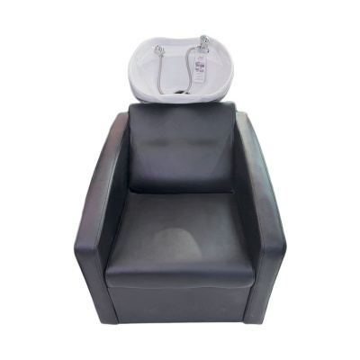 Cadeira de cabeleireiro preta com lava-cabeça branco