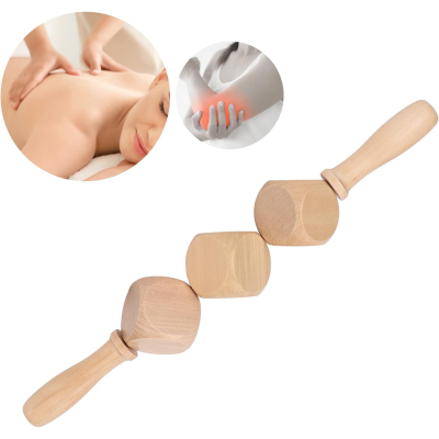 Rolo de massagem em madeira com pegadores e imagens de uso em massagem e dor no cotovelo