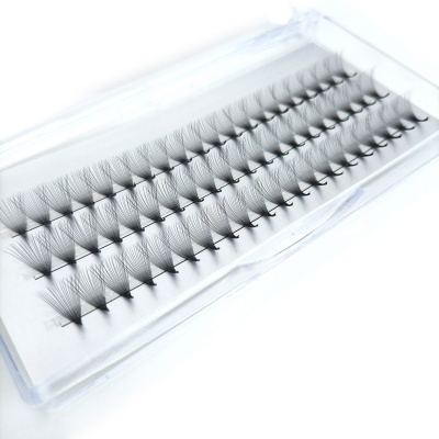 Caixa de pestanas postiços pretas em grupos organizados