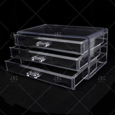 Caixa organizadora transparente em acrílico com três gavetas e puxadores cristal