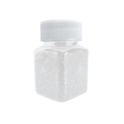 Frasco plástico transparente quadrado com tampa branca e granulados brancos