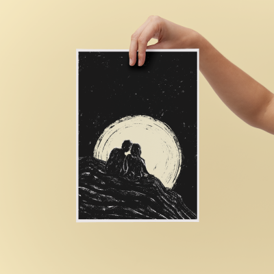 Poster preto e branco com silhuetas de casal e lua cheia sobre colina